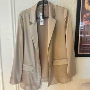 Silk Blazer never worn in perfect condition. Size 4